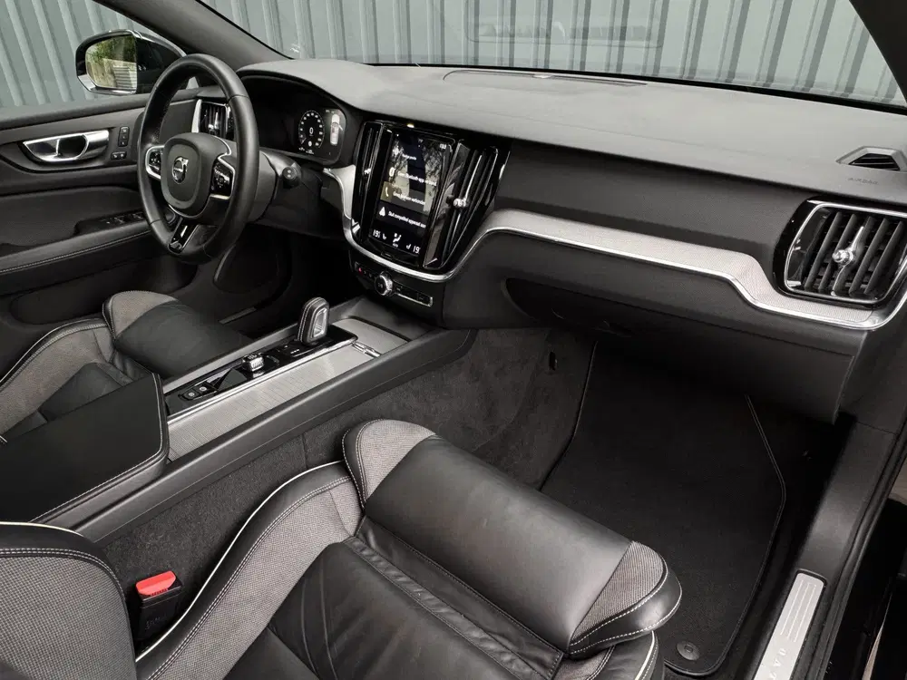 Volvo V60 2.0 B4 R-Design Trekhaak uit 2022, foto 2