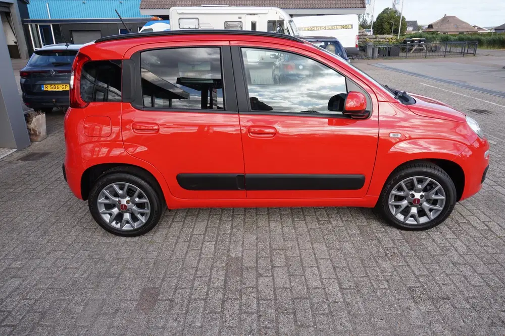 Fiat Panda 1.2 Lounge uit 2020, foto 4