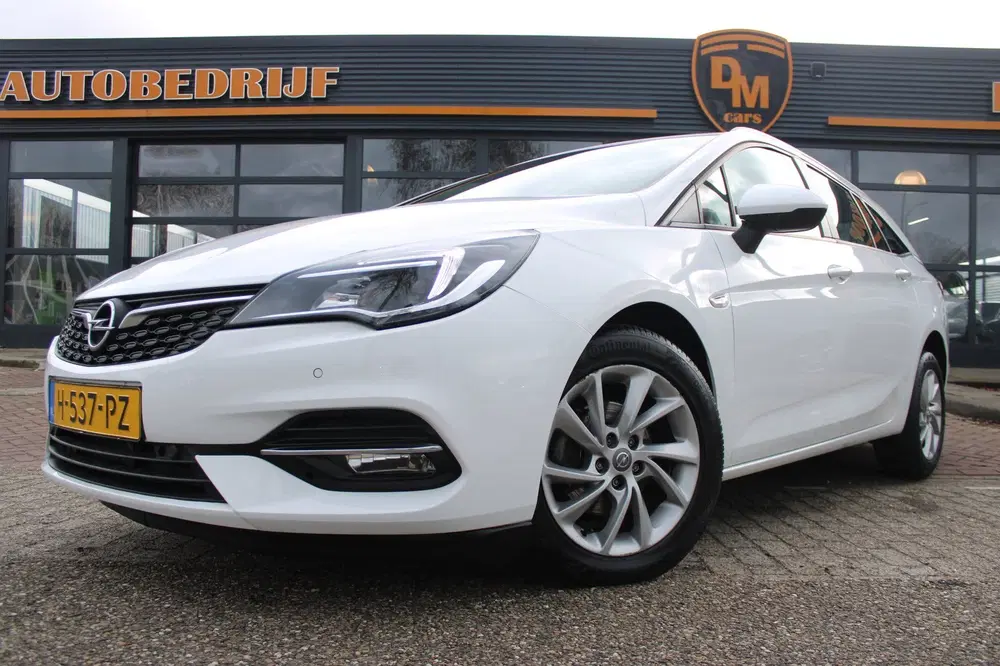 Opel Astra 1.2 Edition uit 2020, foto 2