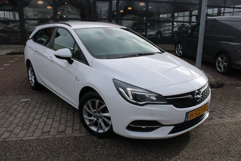 Opel Astra 1.2 Edition uit 2020, foto 3