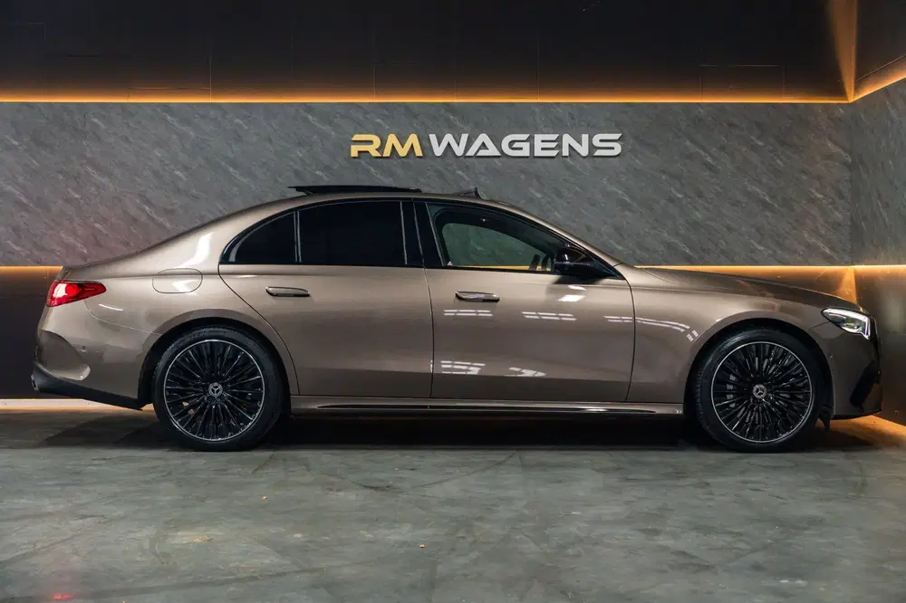 Mercedes-Benz E-Klasse 300 e 4MATIC Exclusive Line uit 2024, foto 13