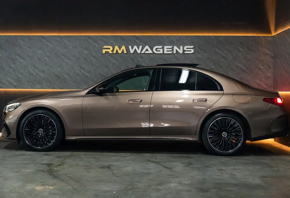 Mercedes-Benz E-Klasse 300 e 4MATIC Exclusive Line uit 2024, foto 14