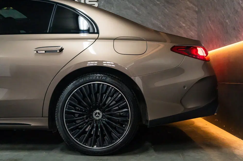 Mercedes-Benz E-Klasse 300 e 4MATIC Exclusive Line uit 2024, foto 15