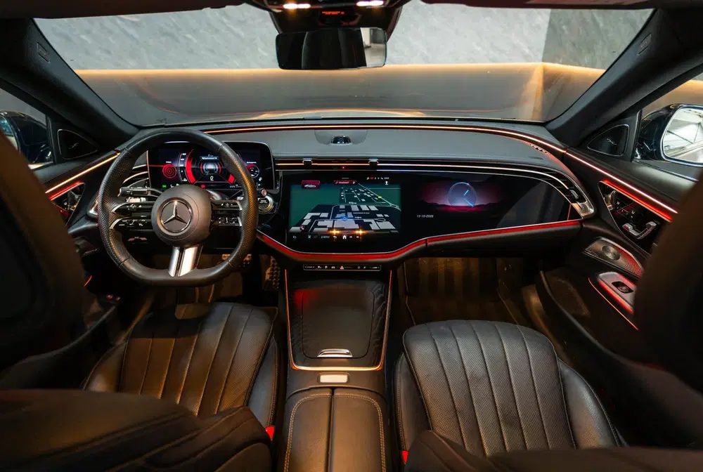 Mercedes-Benz E-Klasse 300 e 4MATIC Exclusive Line uit 2024, foto 3