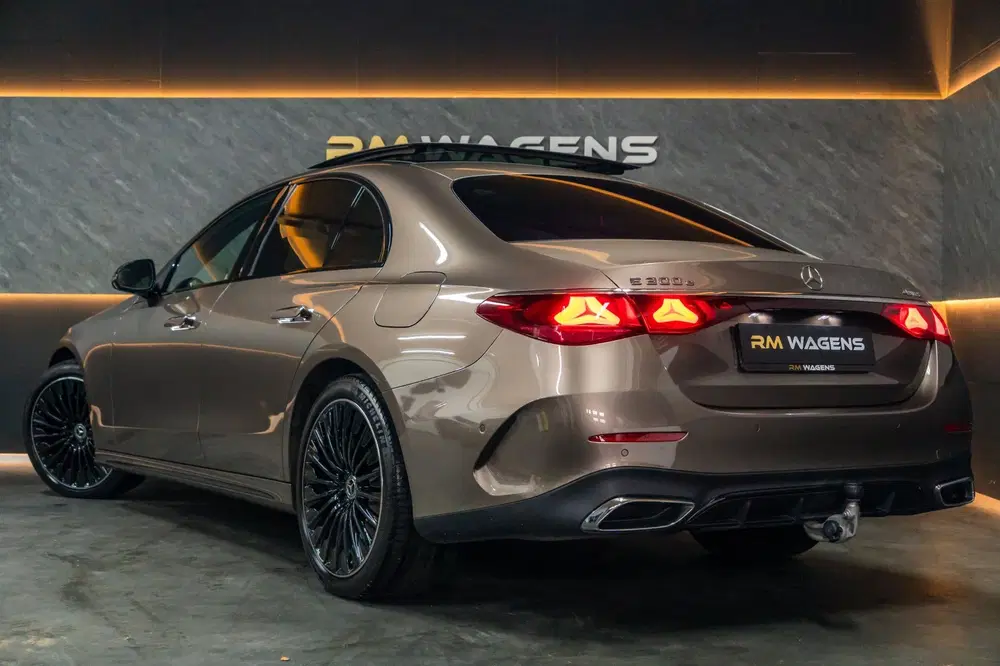 Mercedes-Benz E-Klasse 300 e 4MATIC Exclusive Line uit 2024, foto 5
