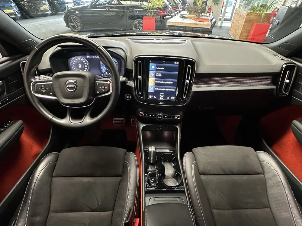 Volvo XC40 1.5 T3 R-DESIGN AUTOMAAT 360 CAMERA LEDER uit 2020, foto 13