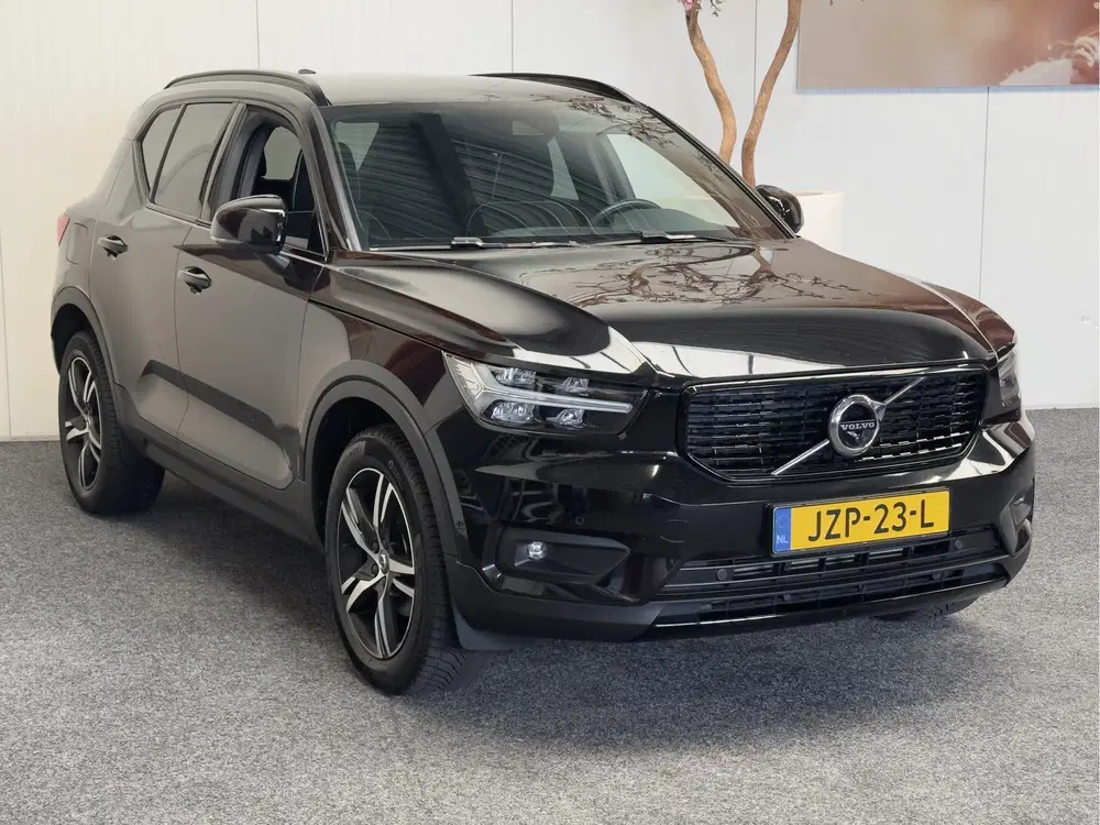 Volvo XC40 1.5 T3 R-DESIGN AUTOMAAT 360 CAMERA LEDER uit 2020, foto 2