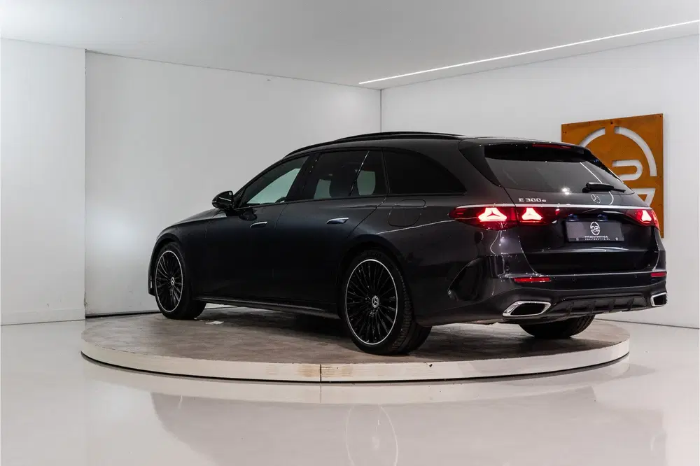 Mercedes-Benz E-Klasse 300 e Premium+ AMG 313PK uit 2025, foto 3