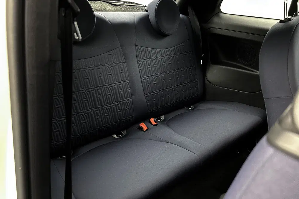 Fiat 500 1.0 Hybrid Cult uit 2021, foto 14