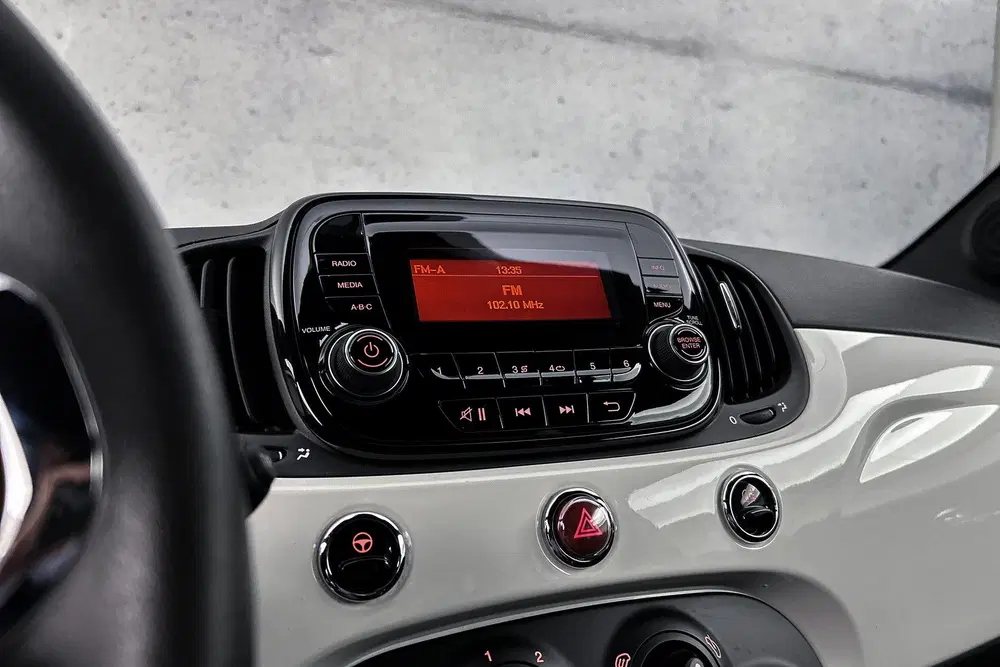 Fiat 500 1.0 Hybrid Cult uit 2021, foto 15