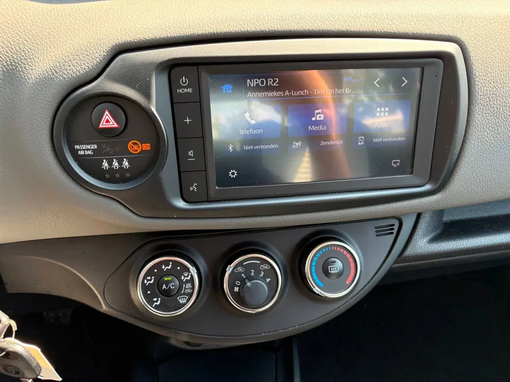 Toyota Yaris 1.0 VVT-i Connect apple carplay uit 2019, foto 13
