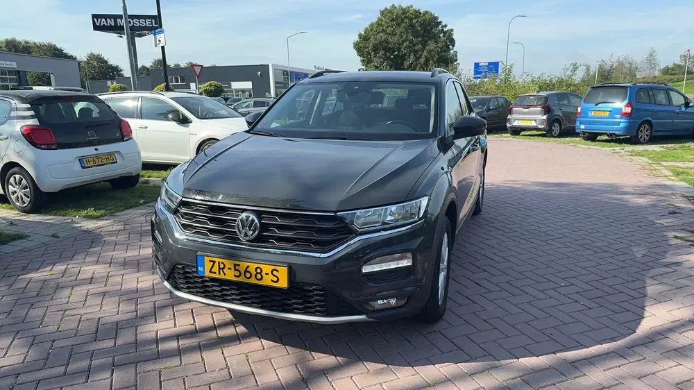 Volkswagen T-Roc 1.0 TSI Style uit 2019, foto 2