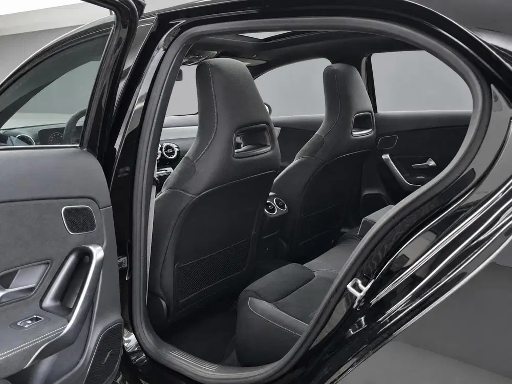 Mercedes-Benz A-Klasse 180 Business Solution AMG uit 2026, foto 12