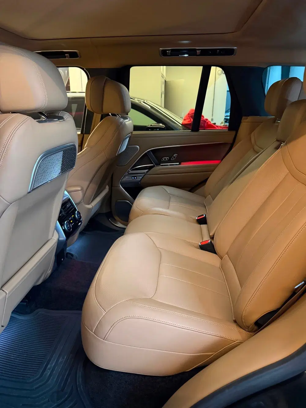 Land Rover Range Rover 3.0 P550e Autobiography uit 2024, foto 12