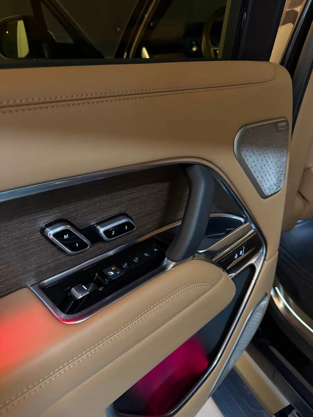 Land Rover Range Rover 3.0 P550e Autobiography uit 2024, foto 13