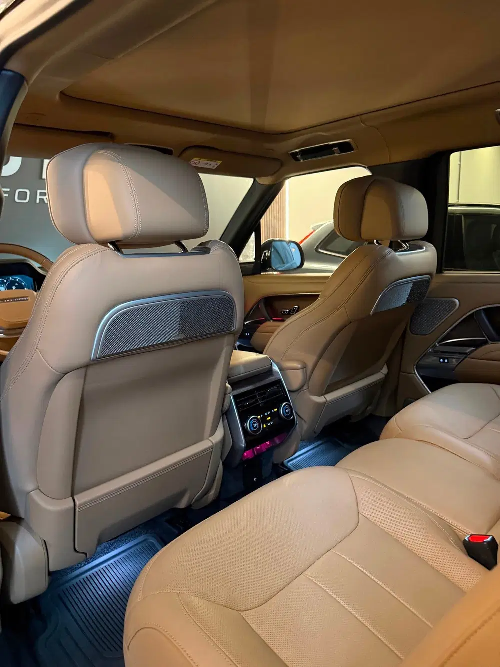 Land Rover Range Rover 3.0 P550e Autobiography uit 2024, foto 14
