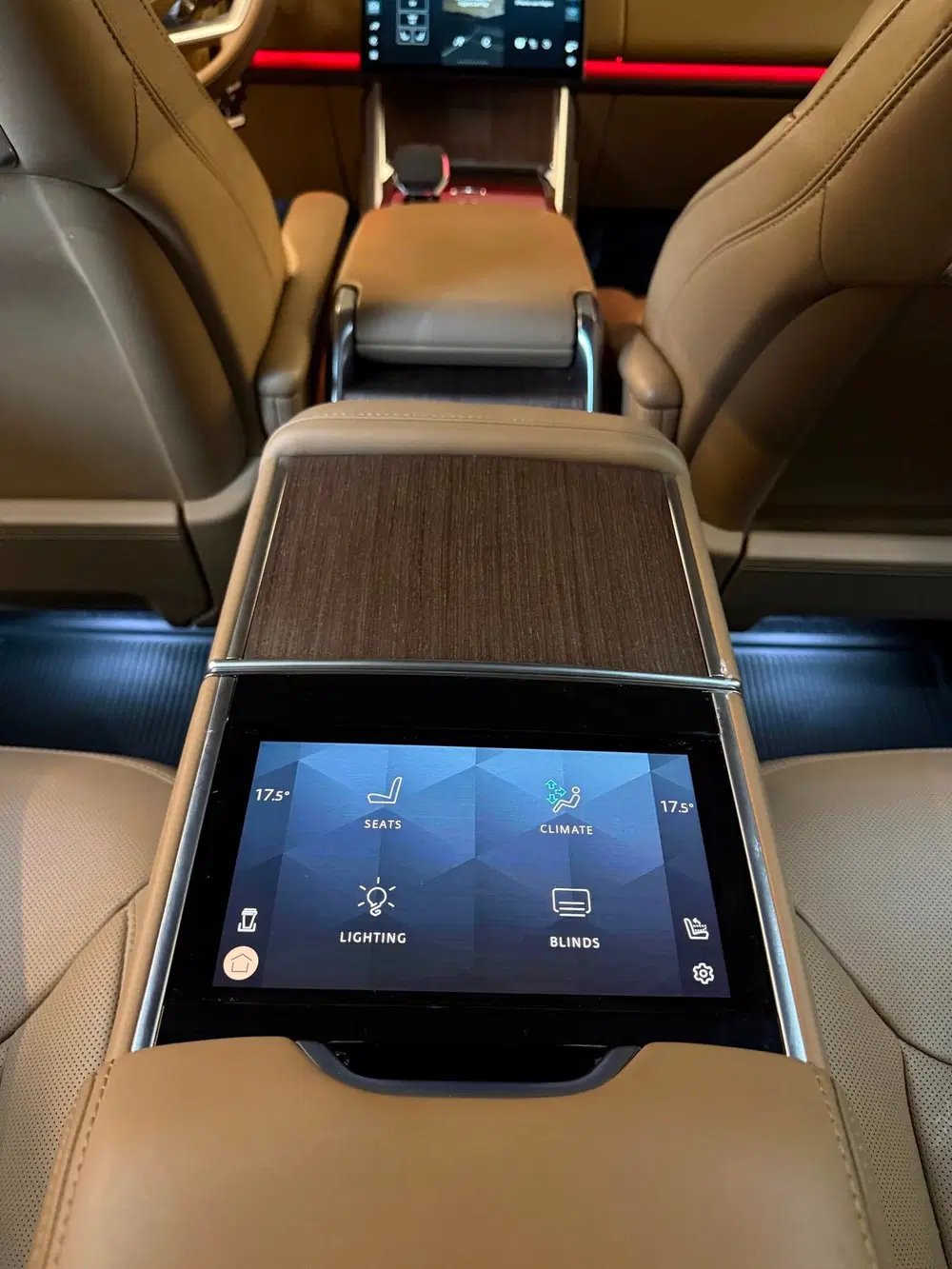 Land Rover Range Rover 3.0 P550e Autobiography uit 2024, foto 15