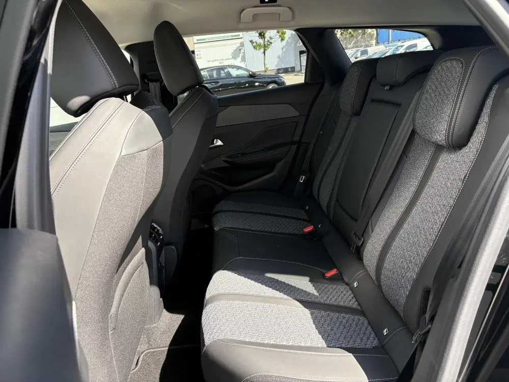 Peugeot 308 1.2 Hybrid 145 e-DCS6 Allure uit 2026, foto 12