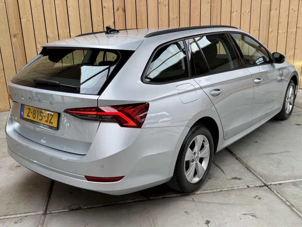 Skoda Octavia 1.0 TSI Business Edition Apple CarPlay uit 2024, foto 2