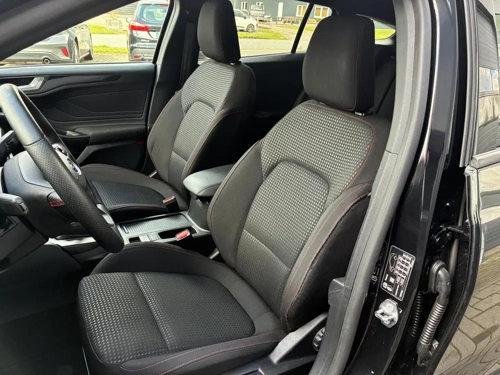 Ford Focus 1.0 EcoBoost 125 PK Hybrid ST Line uit 2024, foto 8