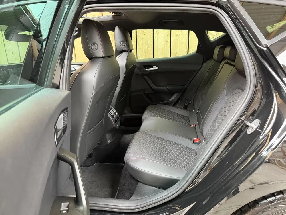 SEAT Leon 1.0 TSI FR Business Intense Achteruitrijca uit 2023, foto 11