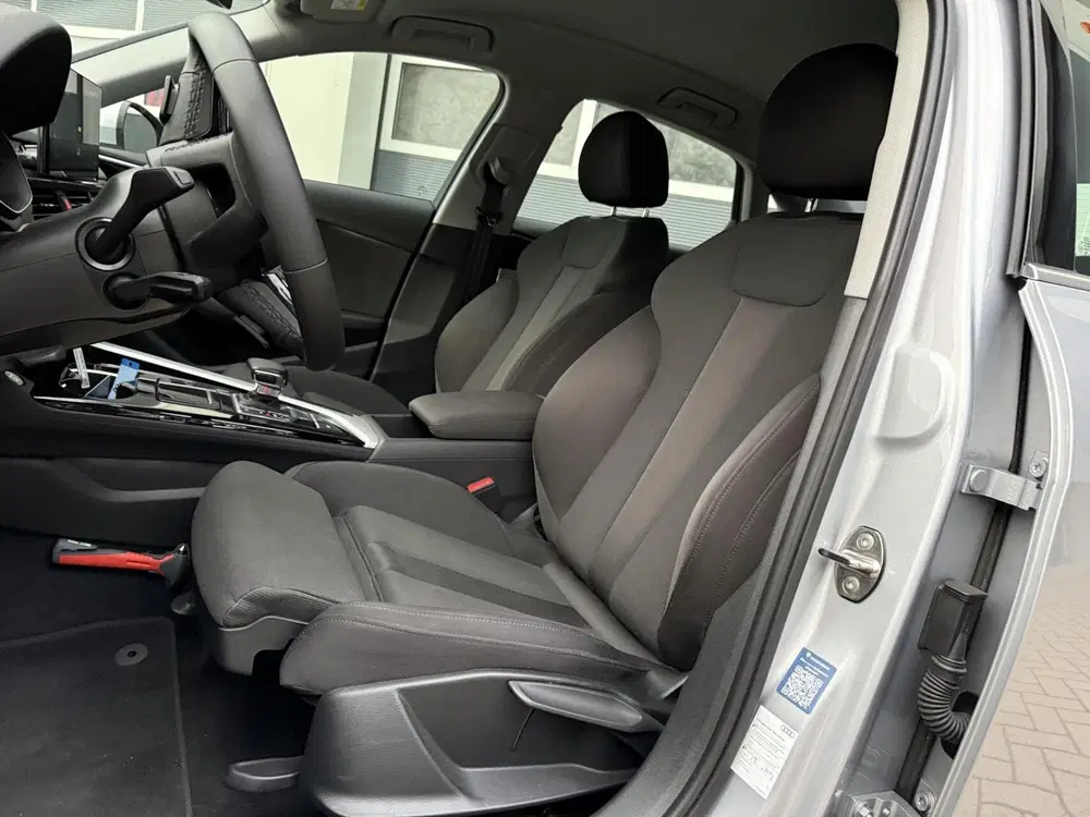 Audi A4 35 TFSI Advanced Edition uit 2023, foto 5