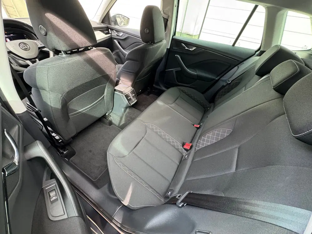 Skoda Kamiq 1.0 TSI Ambition virtual uit 2019, foto 5