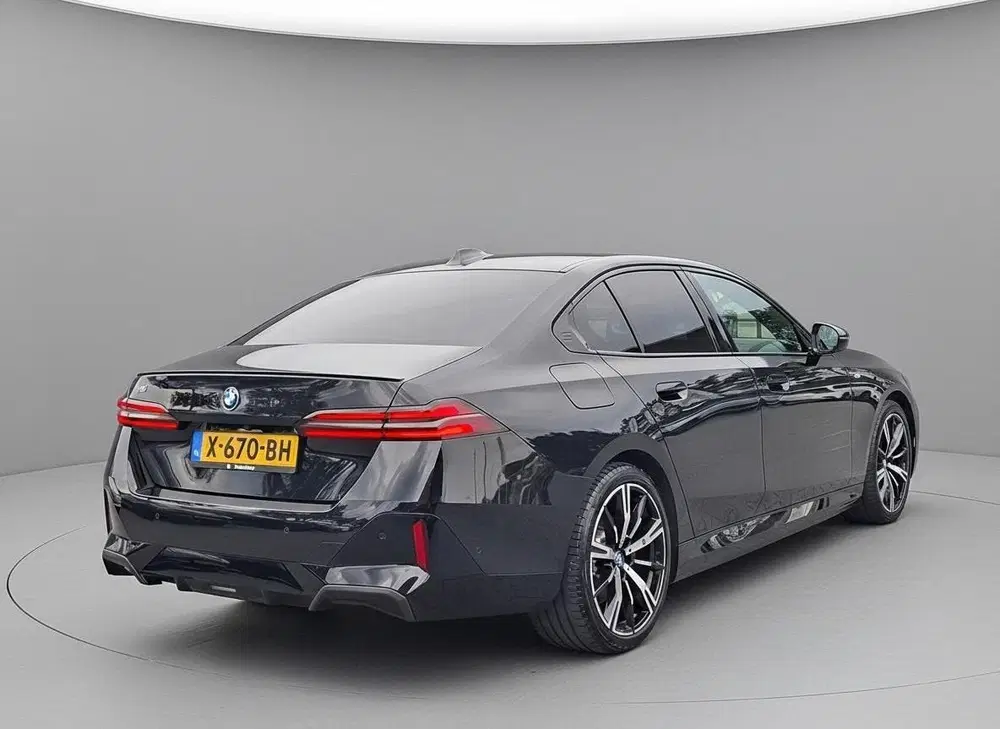 BMW i5 eDrive40 84kWh uit 2023, foto 2