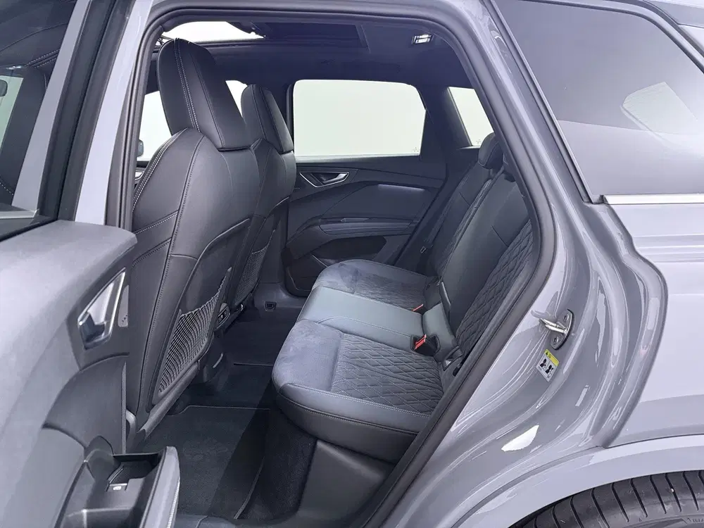 Audi Q4 e-tron 40 S edition 77 kWh uit 2023, foto 7