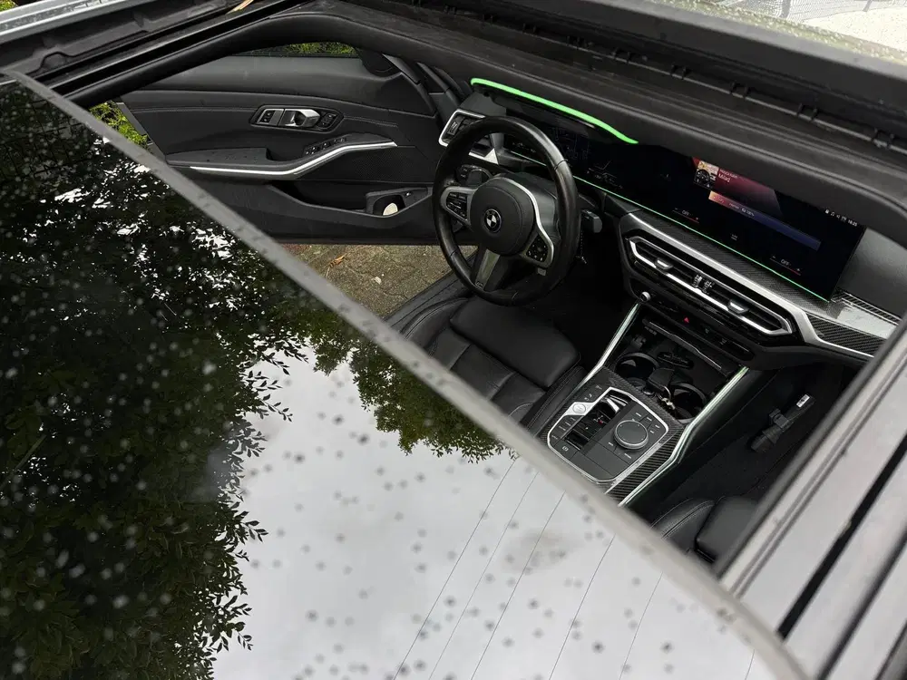 BMW 3-serie 330e uit 2023, foto 10