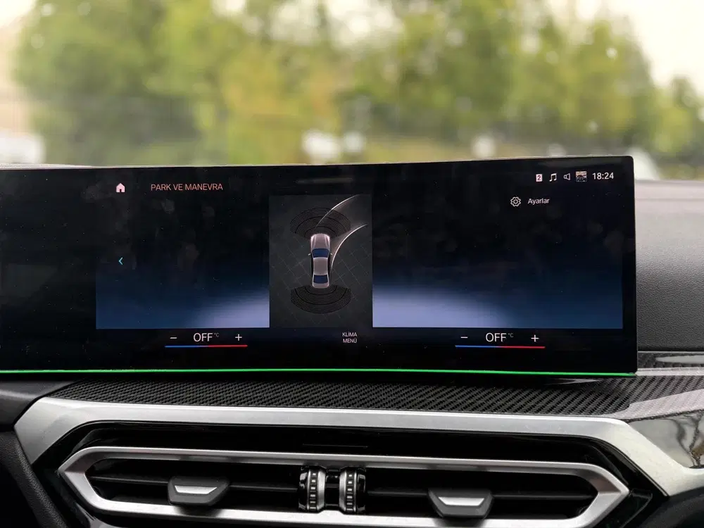 BMW 3-serie 330e uit 2023, foto 13
