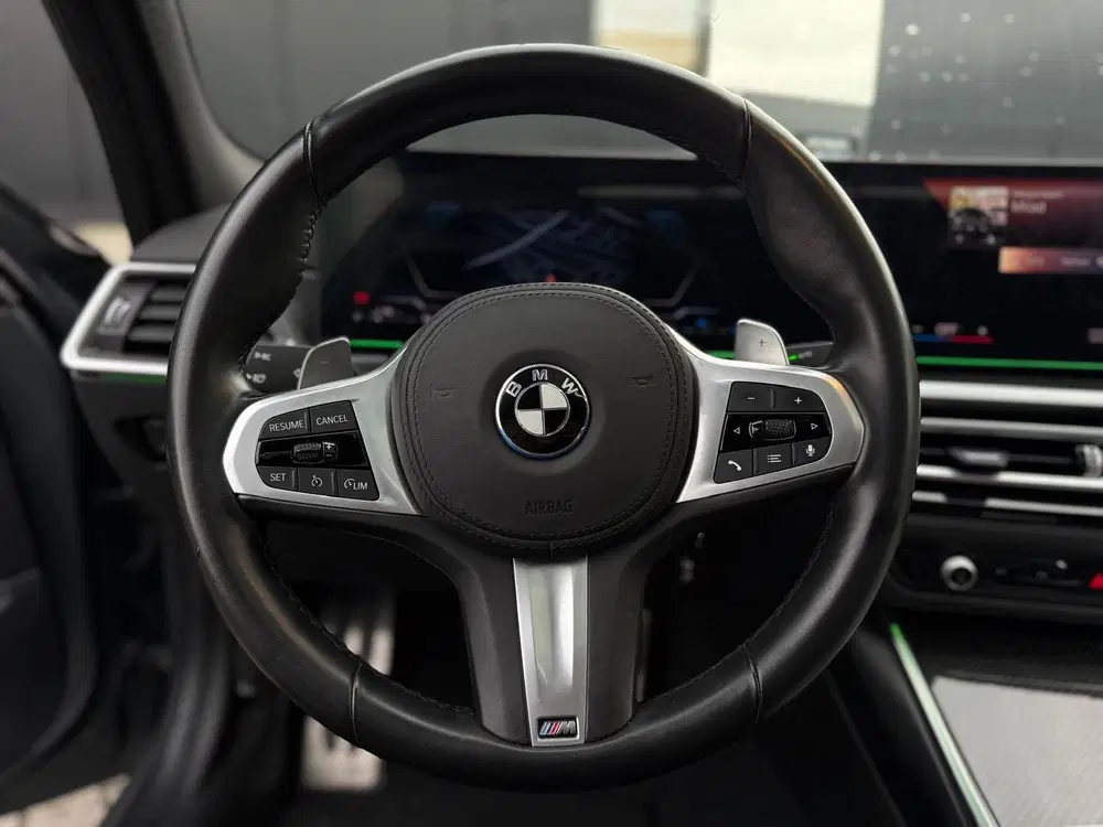 BMW 3-serie 330e uit 2023, foto 14