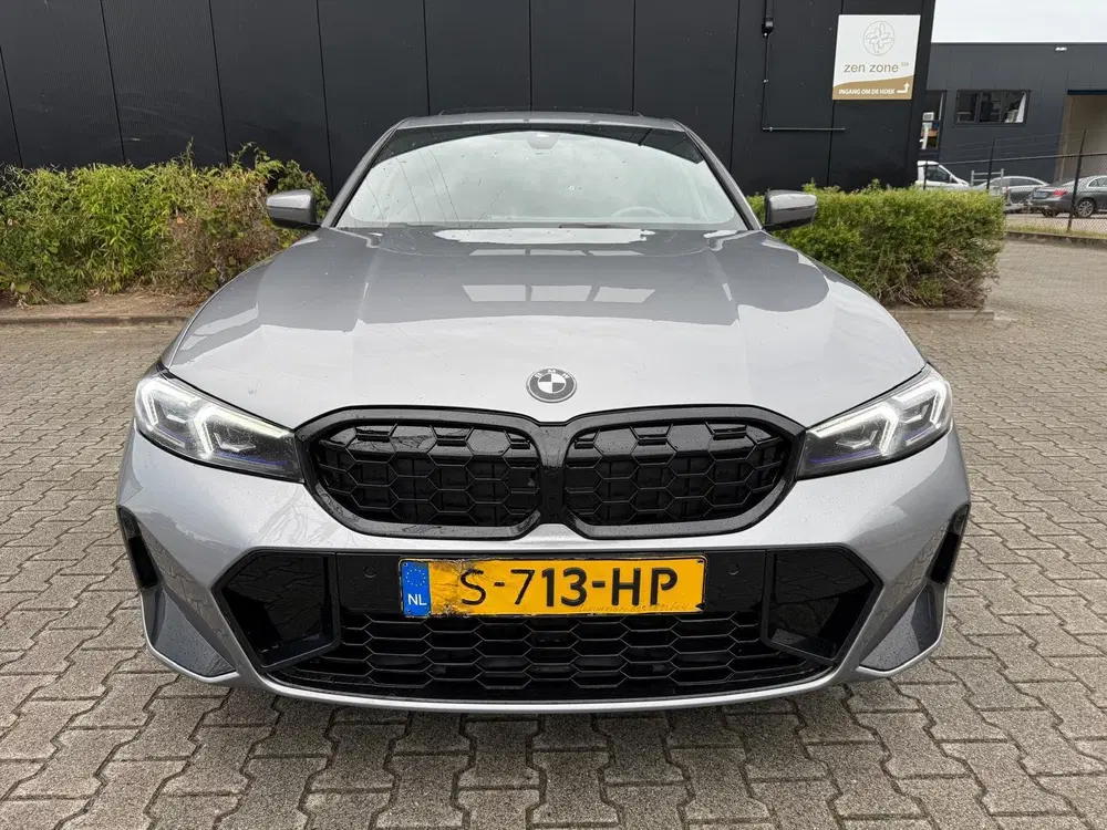 BMW 3-serie 330e uit 2023, foto 3