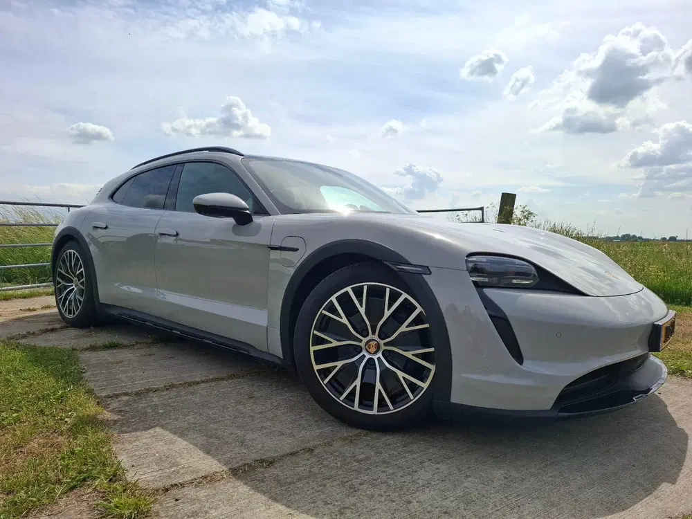Porsche Taycan 490pk 2021 Grijs uit 2021