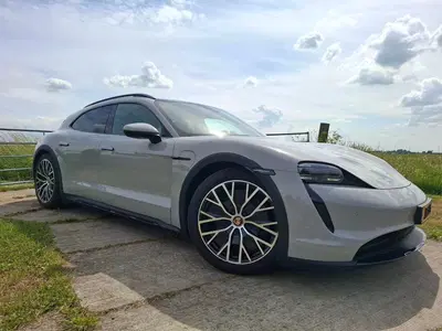 Porsche Taycan 490pk 2021 Grijs uit 2021