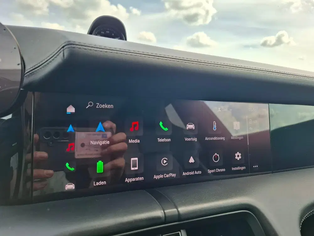 Porsche Taycan 490pk 2021 Grijs uit 2021, foto 15