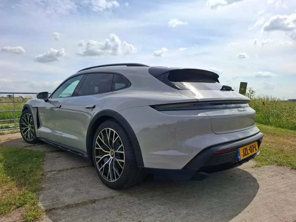 Porsche Taycan 490pk 2021 Grijs uit 2021, foto 4