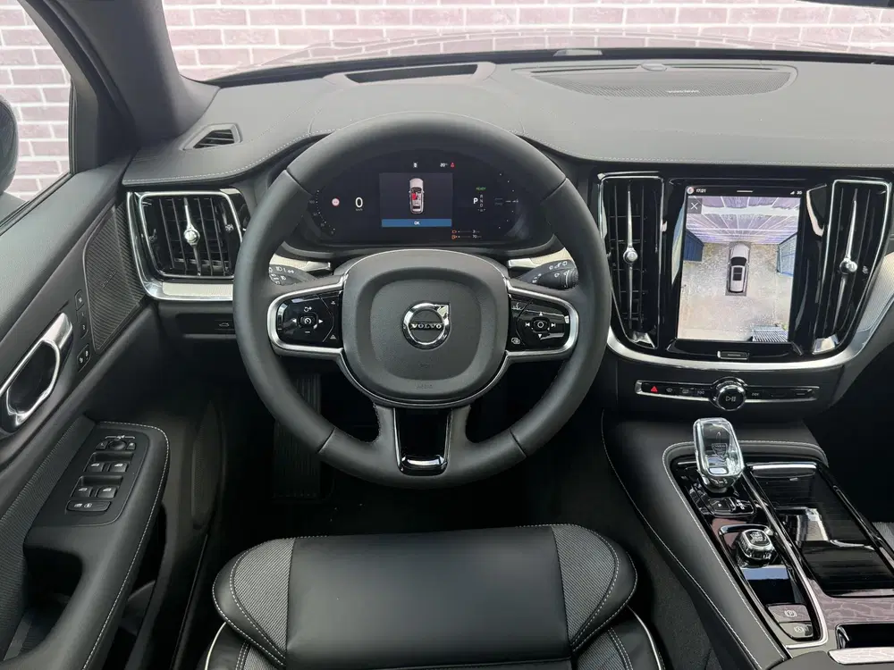 Volvo V60 2.0 T6 Plug-in hybrid AWD Ultra Dark uit 2026, foto 10