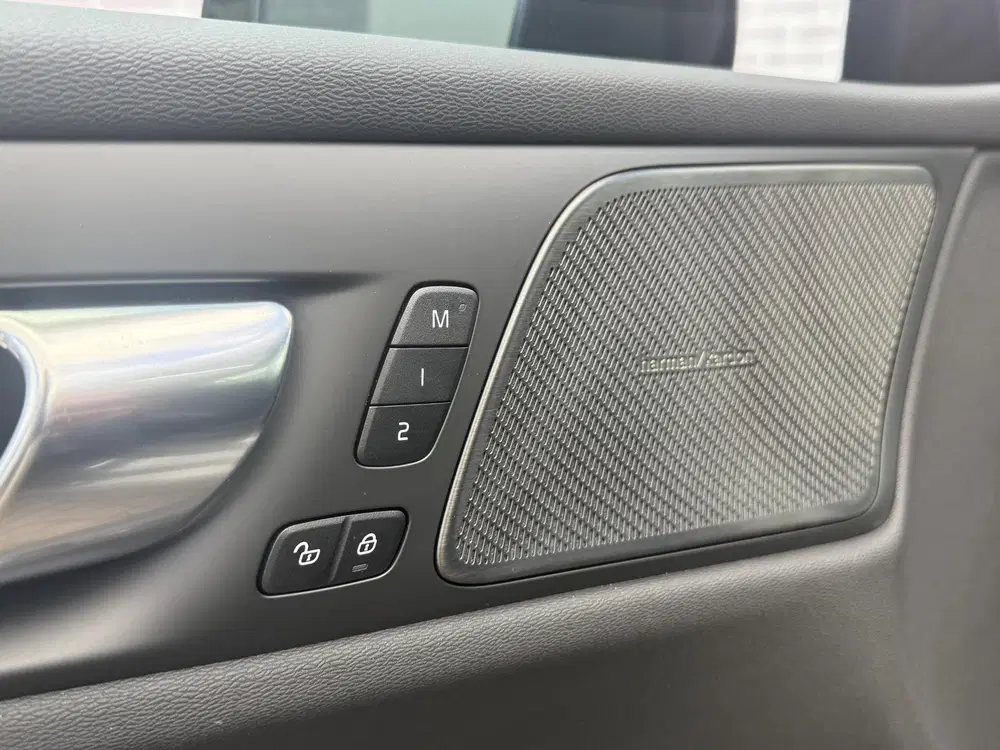 Volvo V60 2.0 T6 Plug-in hybrid AWD Ultra Dark uit 2026, foto 12