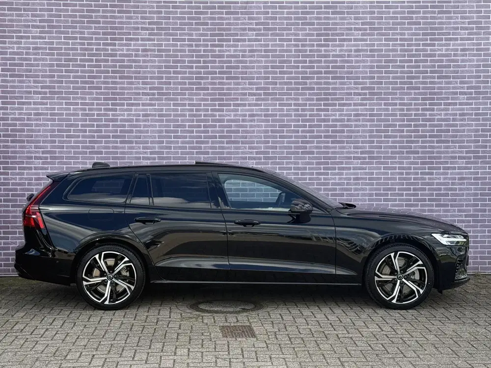 Volvo V60 2.0 T6 Plug-in hybrid AWD Ultra Dark uit 2026, foto 14