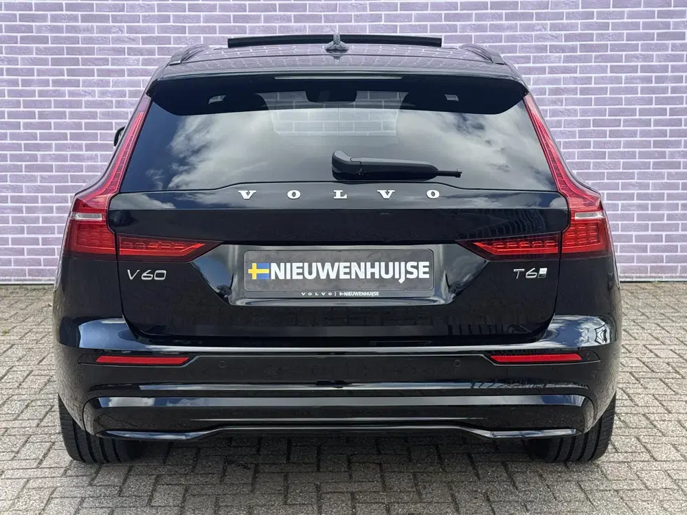Volvo V60 2.0 T6 Plug-in hybrid AWD Ultra Dark uit 2026, foto 15