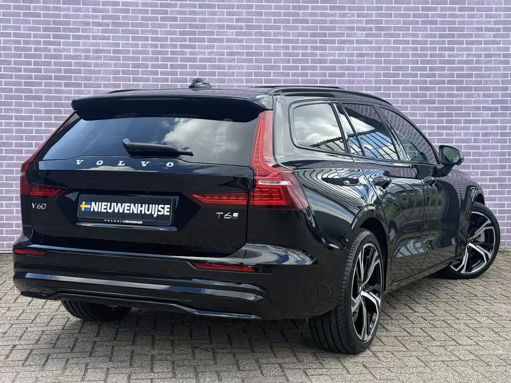 Volvo V60 2.0 T6 Plug-in hybrid AWD Ultra Dark uit 2026, foto 3