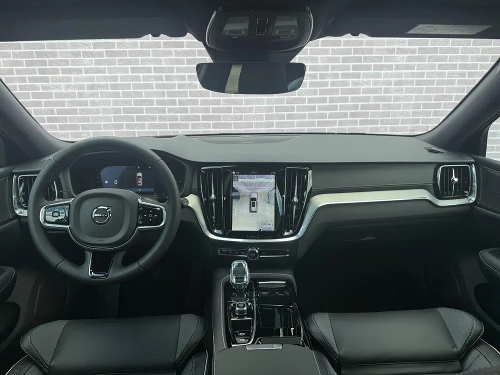 Volvo V60 2.0 T6 Plug-in hybrid AWD Ultra Dark uit 2026, foto 4