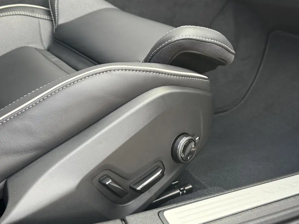 Volvo V60 2.0 T6 Plug-in hybrid AWD Ultra Dark uit 2026, foto 5