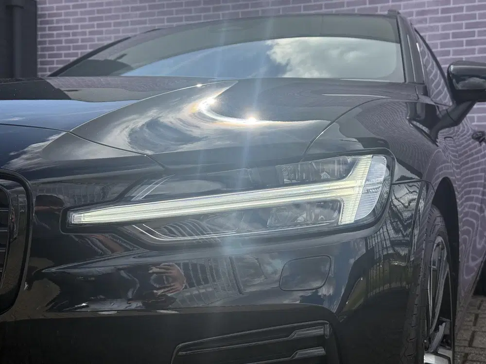 Volvo V60 2.0 T6 Plug-in hybrid AWD Ultra Dark uit 2026, foto 8