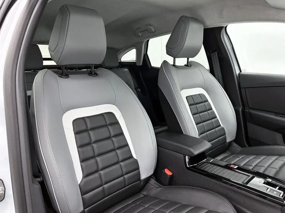 Citroën C4 Max Hybrid 145pk Automaat uit 2025, foto 14