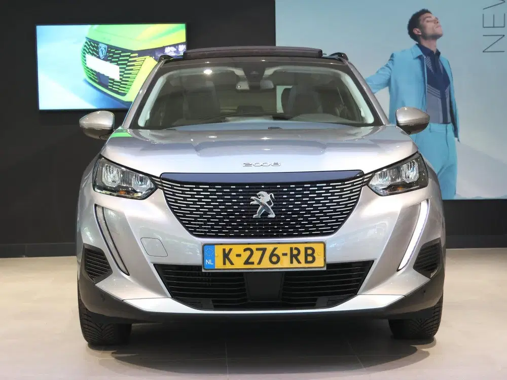Peugeot 2008 SUV Blue Lease Allure 100 pk uit 2020, foto 5