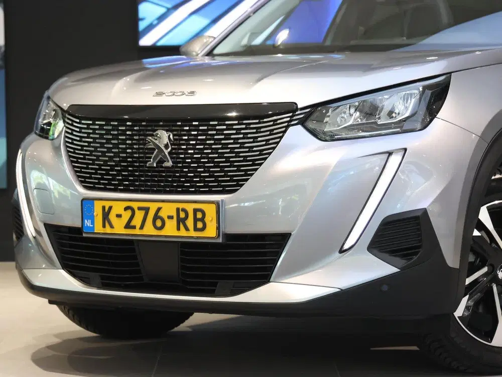 Peugeot 2008 SUV Blue Lease Allure 100 pk uit 2020, foto 6