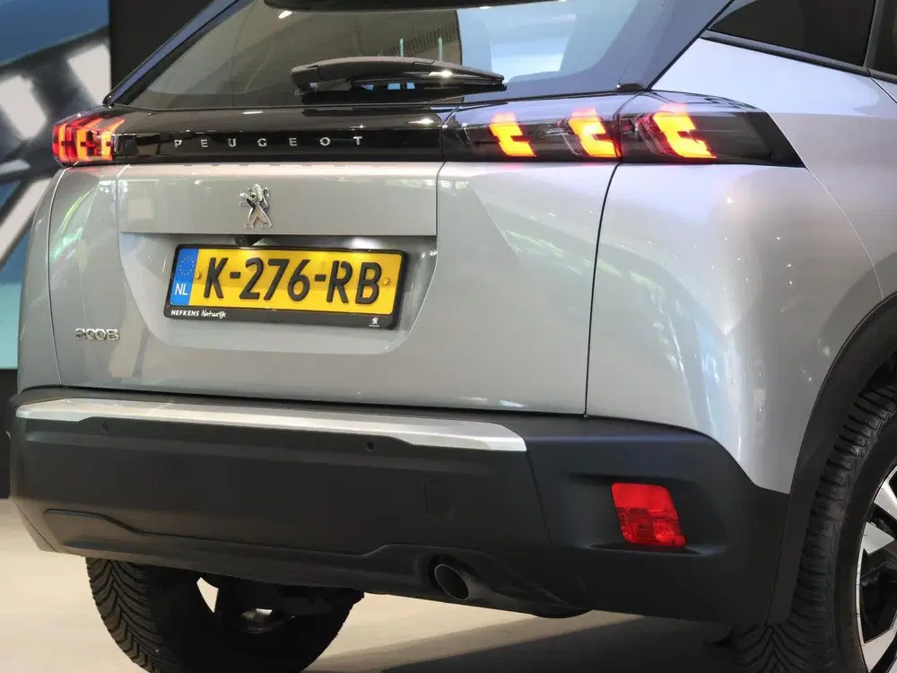 Peugeot 2008 SUV Blue Lease Allure 100 pk uit 2020, foto 7