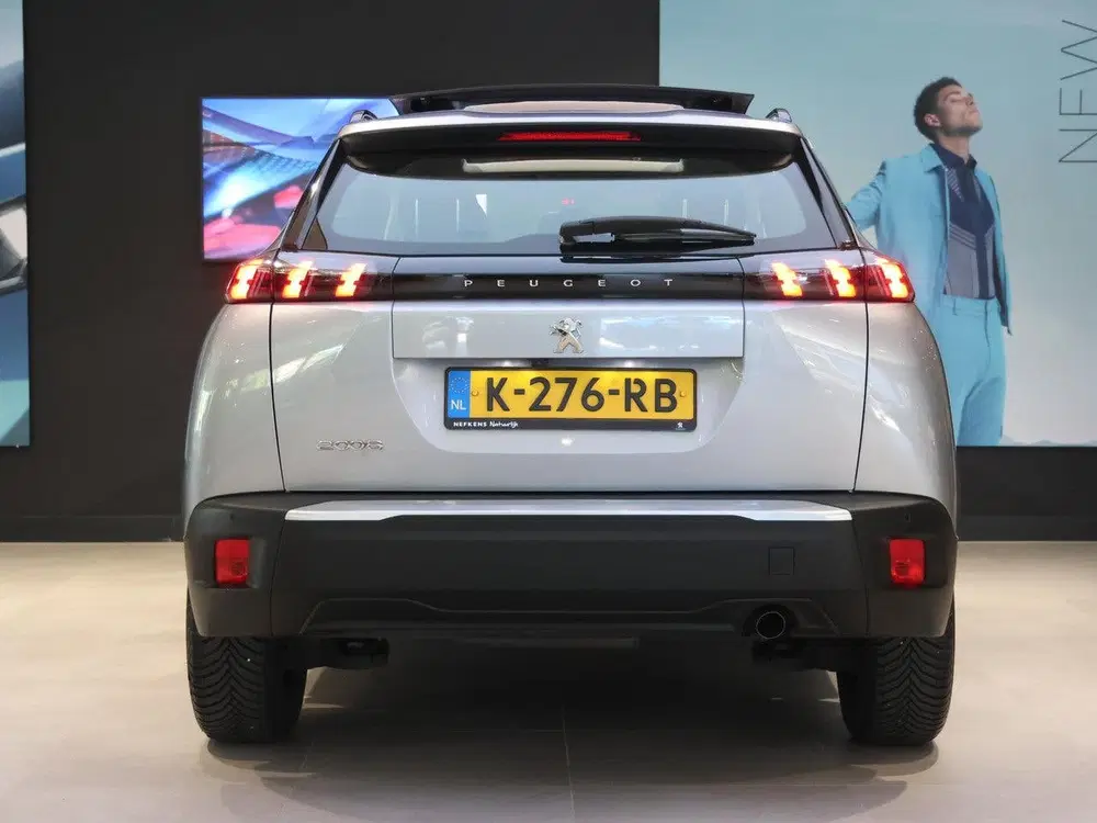 Peugeot 2008 SUV Blue Lease Allure 100 pk uit 2020, foto 8